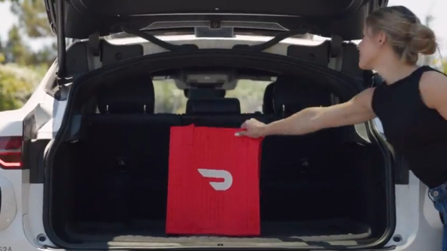 DoorDash launches Waymo delivery service in metro Phoenix...