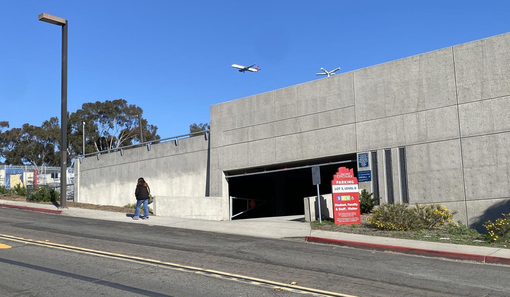 City College community on alert after ICE activity reported near campus – City Times