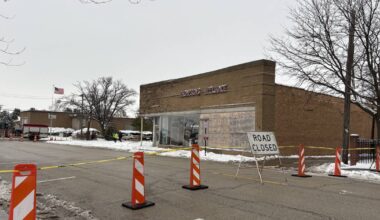 Roof of downtown Woodstock business collapses, road shut down amid concerns of further damage – Shaw Local