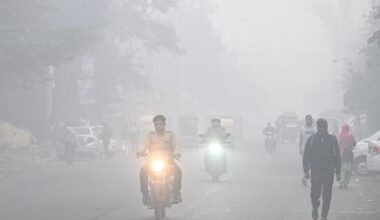 Delhi chokes on toxic smog; air quality panel flags ‘recurring negligence’, high dust levels
