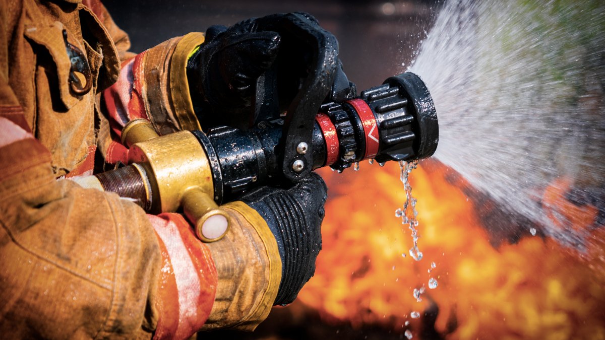 Good Samaritans save couple from San Bernardino fire on Christmas – NBC Los Angeles