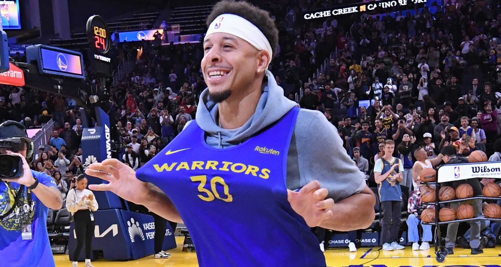 Brothers Steph and Seth Curry teaming up on Warriors
