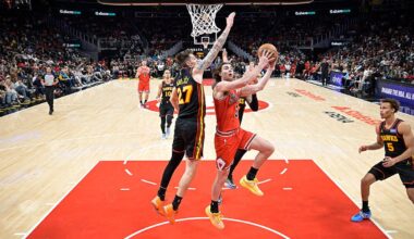Bulls and Hawks combine for more than 300 points in high-scoring affair