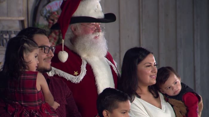 Where to find Santa in San Antonio for your 2025 Christmas photos