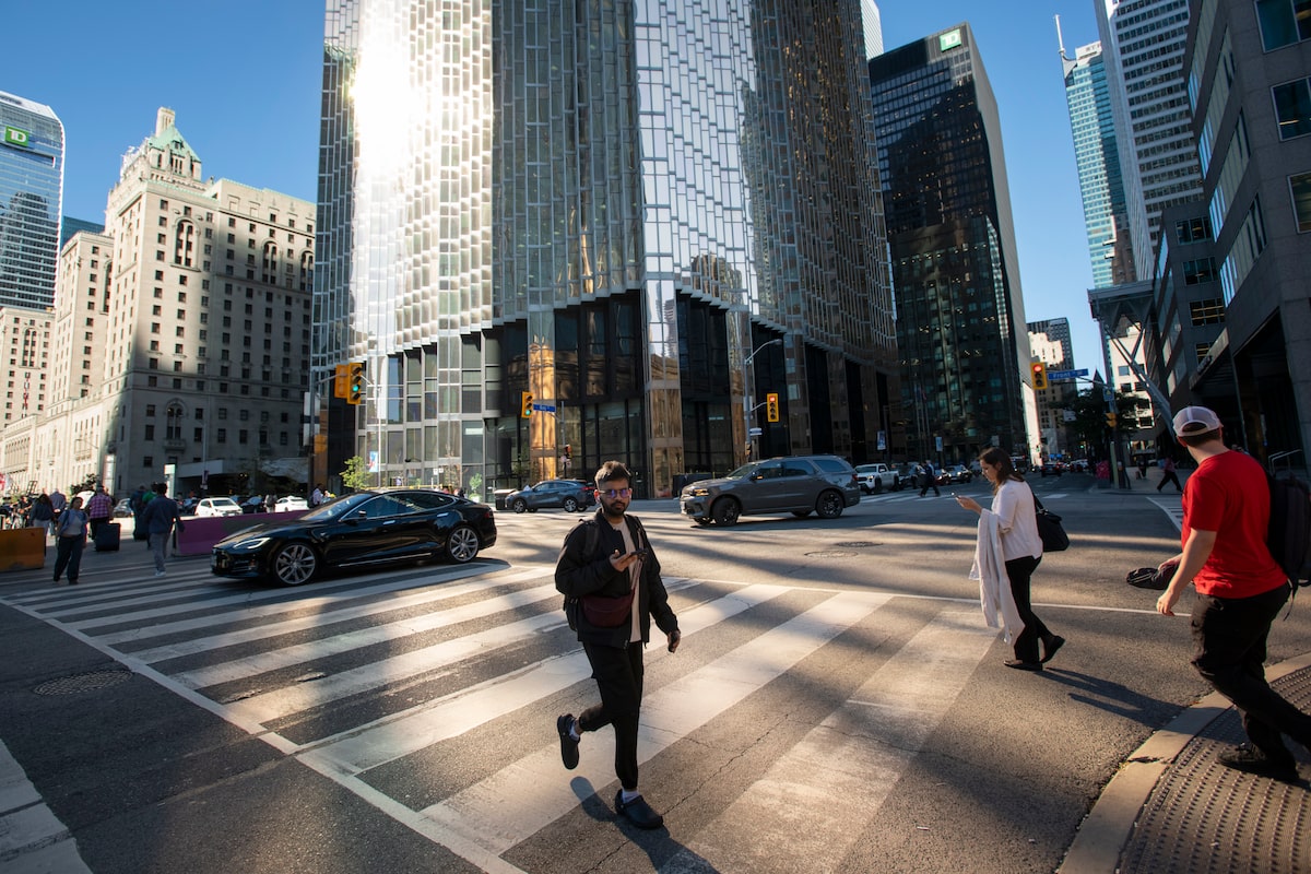 Canadian wealth management firms lag global peers on AI adoption, study shows