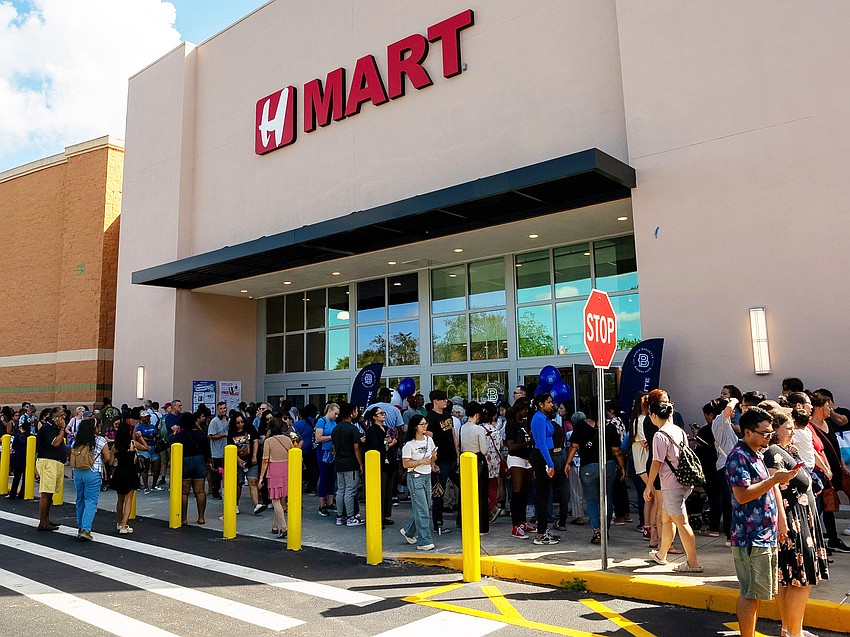Crowds line up to enter the H Mart in Orlando. The store opened in September in a former SuperTarget space.