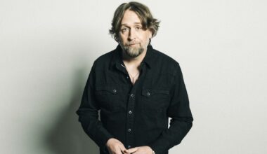 Hayes Carll Comes Home For The Holidays