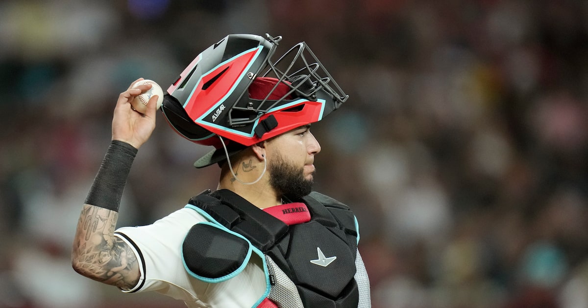 Texas Rangers agree to deal with another veteran catcher