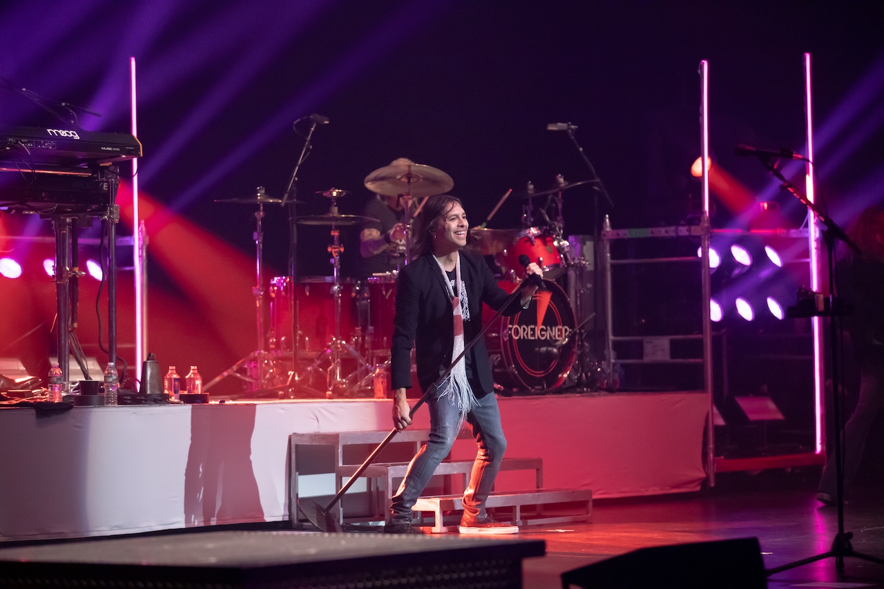 Foreigner 4 The Deluxe Tour With Lou Gramm