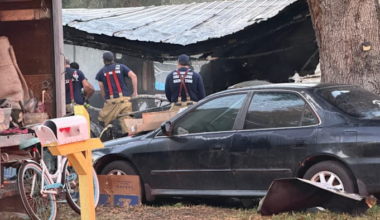 5 adults, 1 child displaced after mobile home fire in Englewood