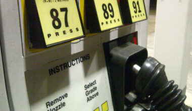 Gas prices keep falling in San Diego, but not as fast as the rest of the country