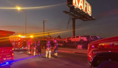 Junkyard fire in Phoenix leaves around 30 vehicles burning