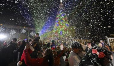 A tradition since 1948, LA County Christmas tree lighting draws crowd to Music Center – Daily Breeze