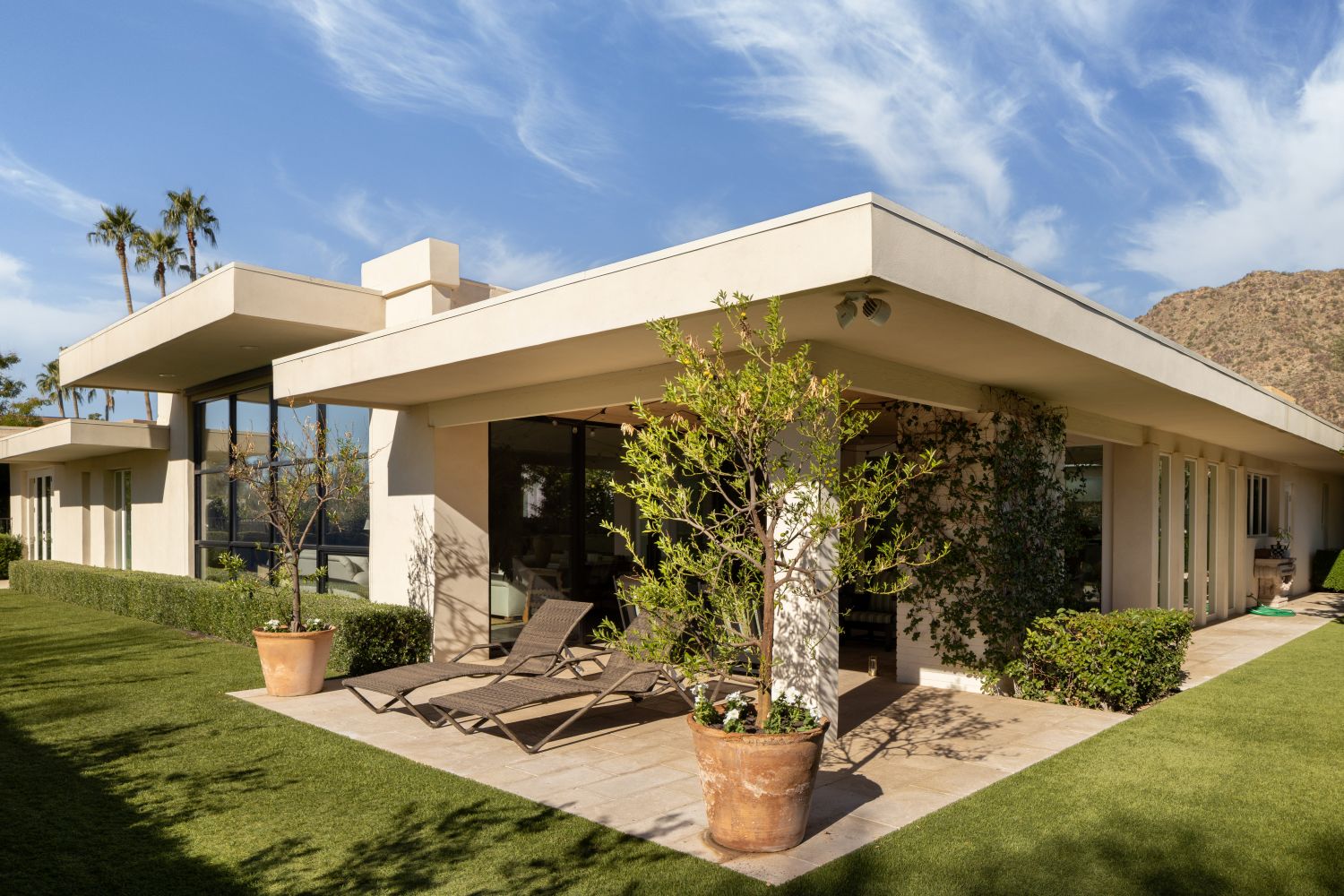 PV Luxury Home Marries Sophistication and Mountain Views