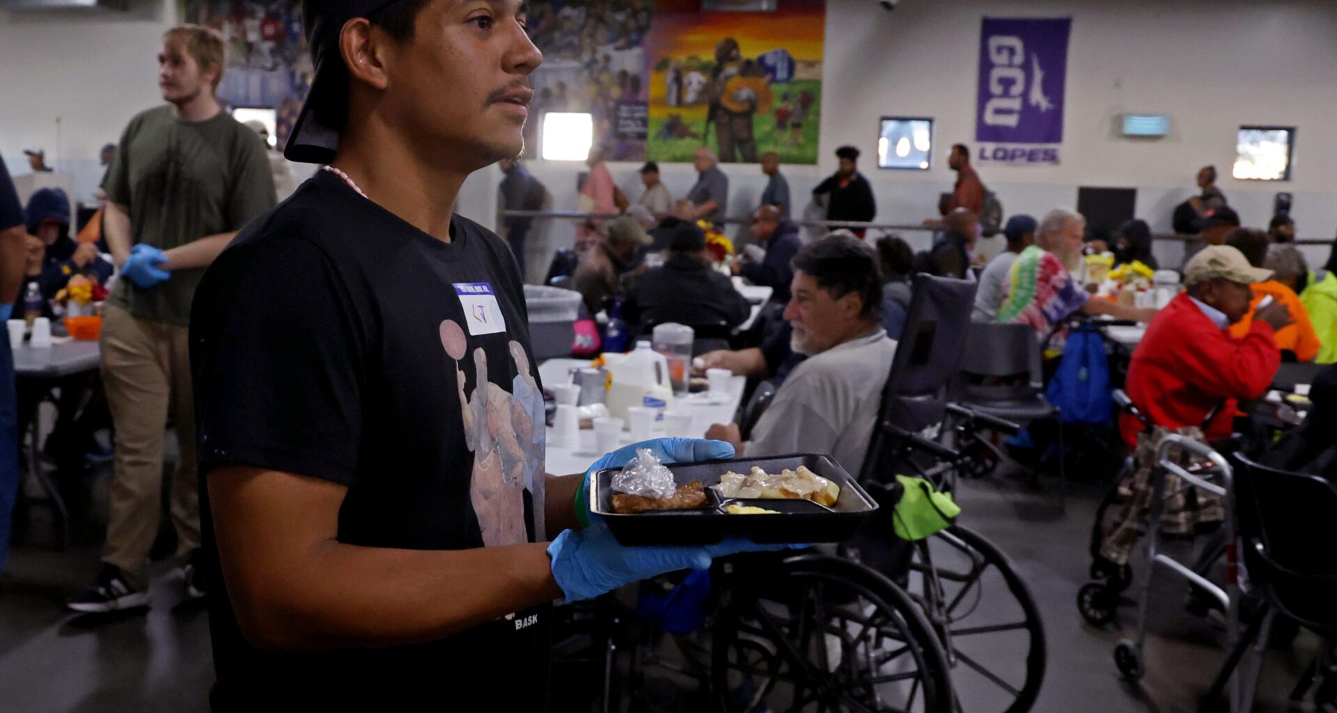 Arizona workers, volunteers find balance when working with homeless population