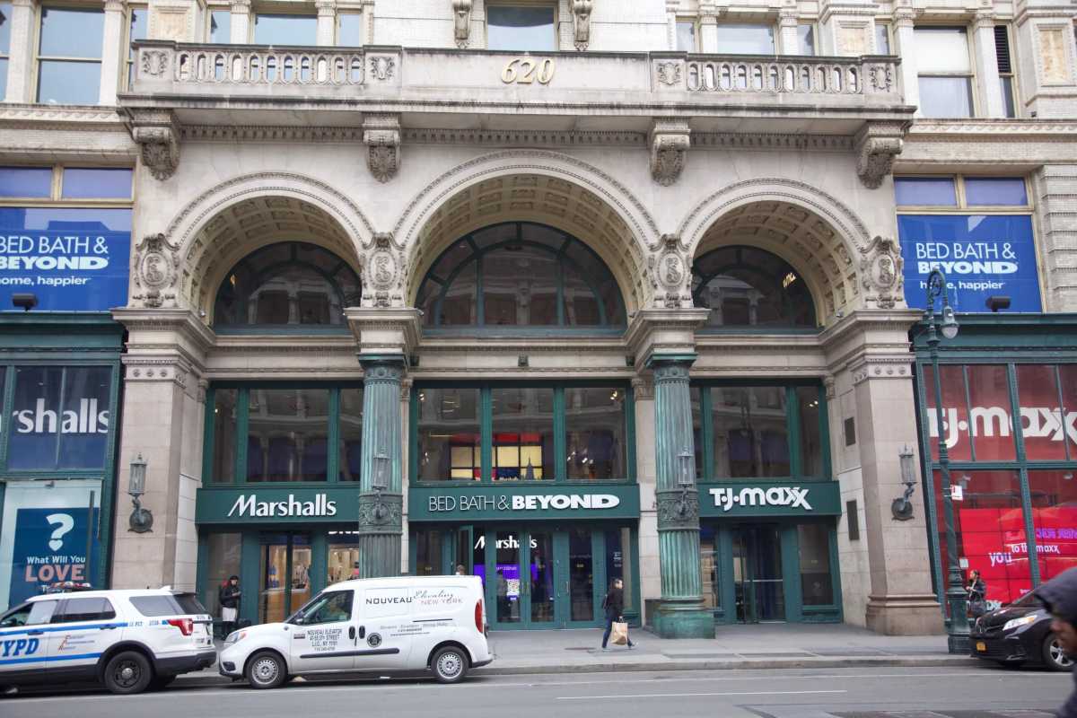 Chain stores in NYC are declining in 2025 as others have shuttered: report