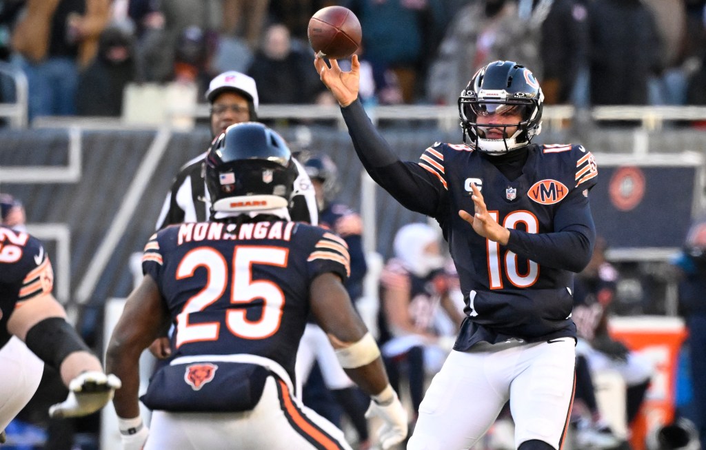 Chicago Bears quarterback Caleb Williams (18) throws a pass during the fourth quarter against the Cleveland Browns at Soldier Field. 