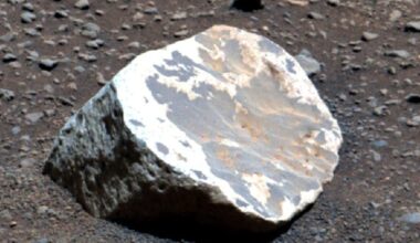 Tropical Storms Drenched Mars for Millions of Years, Strange Pale Rocks Suggest