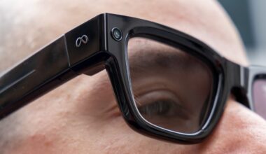Nobody Seems to Agree on Smart Glasses