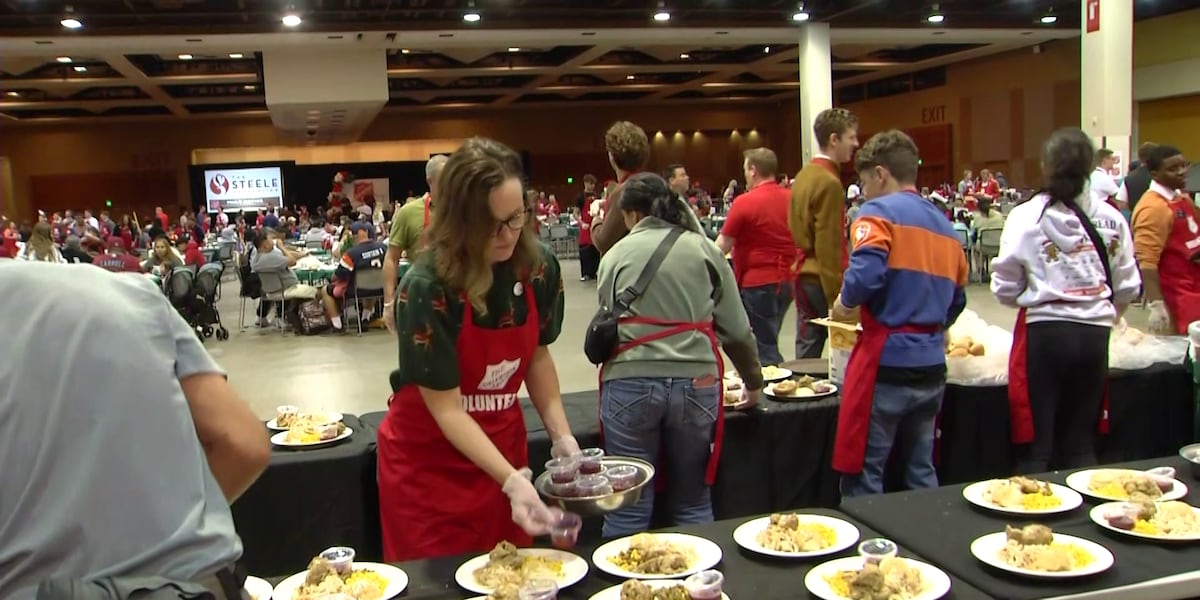 Volunteers serve Christmas dinner to thousands at Phoenix Convention Center