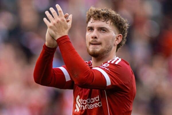 LIVERPOOL, ENGLAND - Monday, August 4, 2025: Liverpool's Harvey Elliott appluading the fans during a pre-season friendly match between Liverpool FC and Athletic Bilbao at Anfield. (Photo by David Rawcliffe/Propaganda)