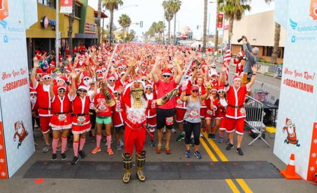 Runners at the starting line of a previous Santa Run in Pacific Beach. (Courtesy of San Diego Running Co.)