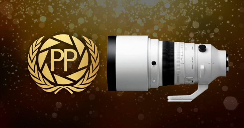 A gold laurel wreath with the letters "PP" in the center is shown beside a large, white professional camera lens against a brown, bokeh background with scattered light spots.