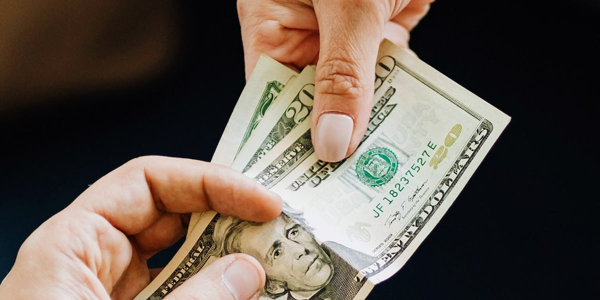 New York legislation prohibits businesses from going fully cashless