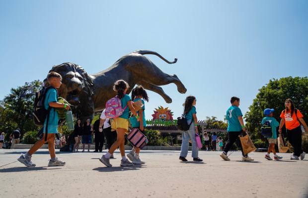 A group of children passing by the main entrance at the San Diego Zoo in Balboa Park on 06.24.25, in San Diego, California. (Alejandro Tamayo / The San Diego Union-Tribune)
