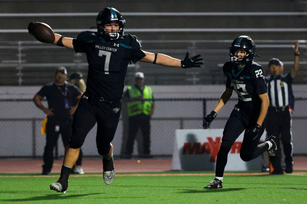 Last-minute touchdown, PAT delivers Valley Center a state championship