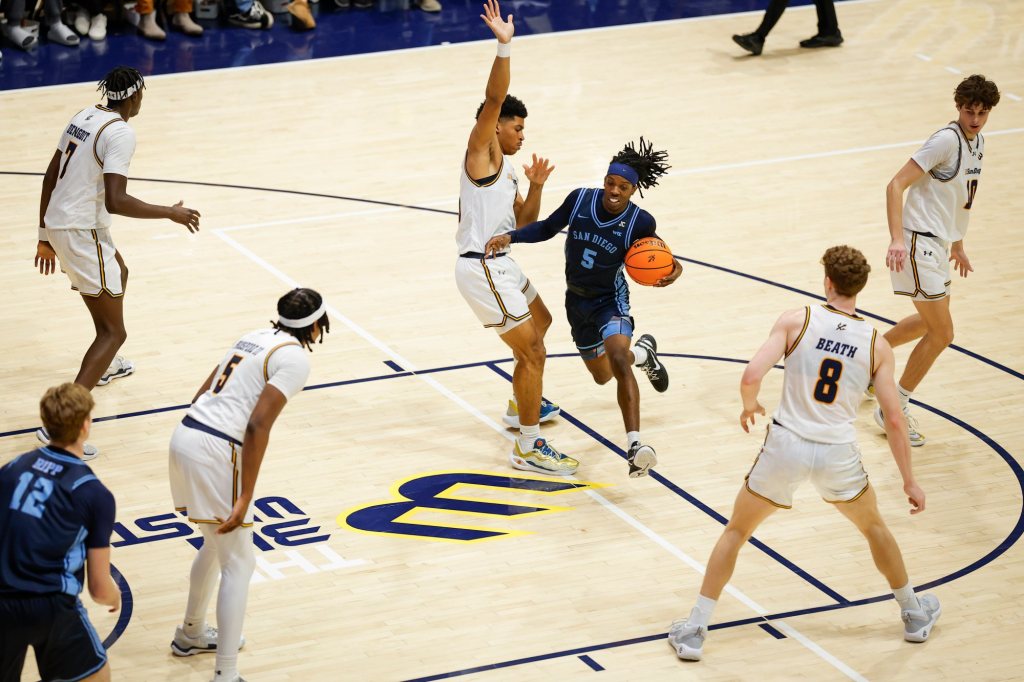 USD banks in 3, upsets UC San Diego in showdown between future WCC rivals