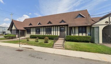 Quick-thinking NYC deacon foils knife-wielding thief at Sunday mass