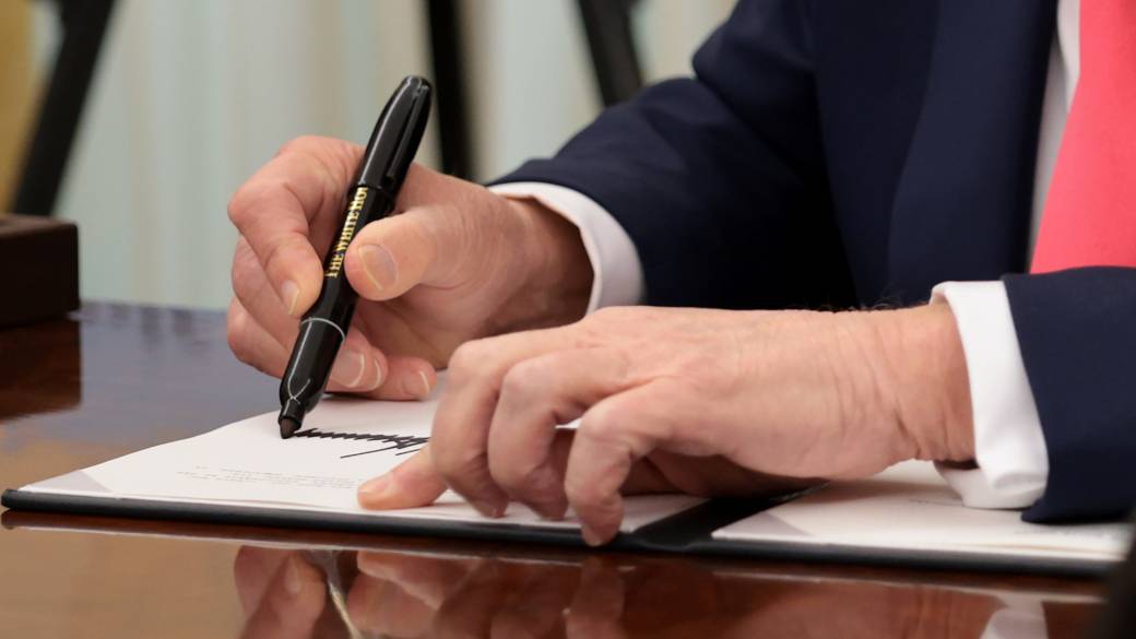 Click to play video: 'Trump will either let USMCA ‘expire,’ or ‘maybe work out another deal’ with Canada, Mexico'