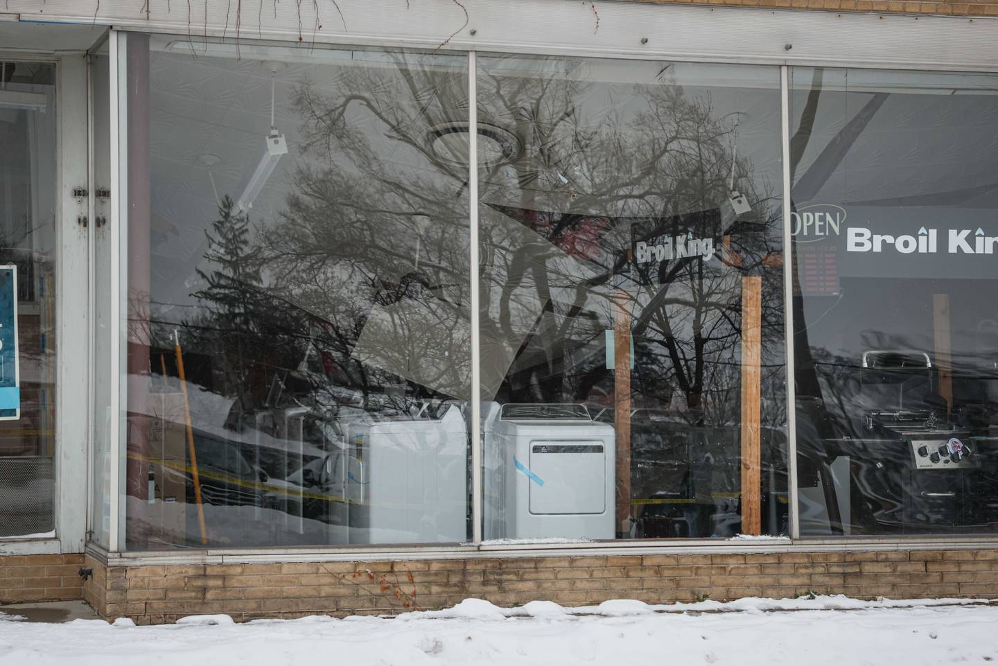 Parts of the roof that fell into Thompson's Appliances in Woodstock can be seen through the windows following a partial roof collapse on Dec. 3, 2025.