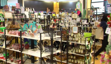 Phoenix-area small businesses cash in on last minute Christmas rush