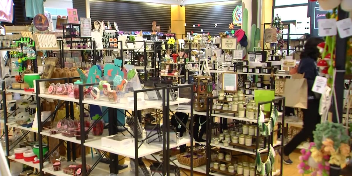 Phoenix-area small businesses cash in on last minute Christmas rush