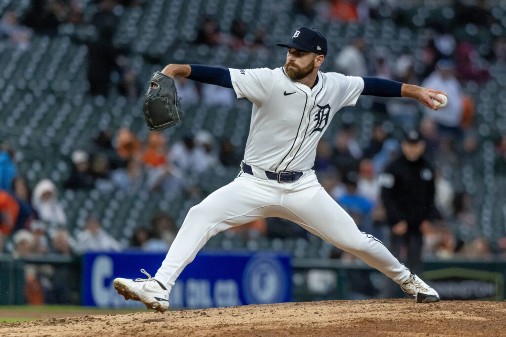 Tigers Sign Four Pitchers To Minor League Deals