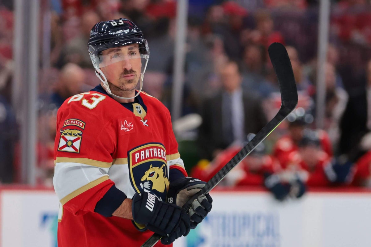 Panthers’ Brad Marchand sneakily intrudes on Blue Jackets bench during overtime timeout