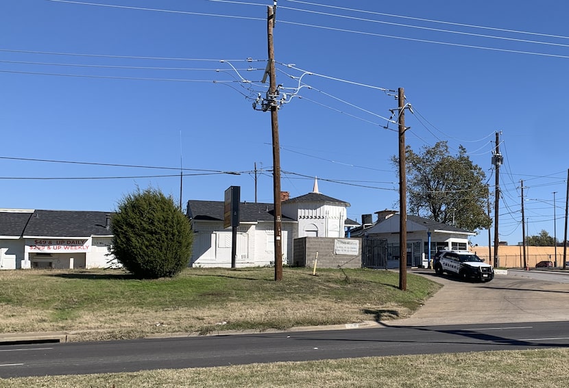 As I was pulling into Cole Manor on Tuesday afternoon, a Dallas police car was exiting. A...