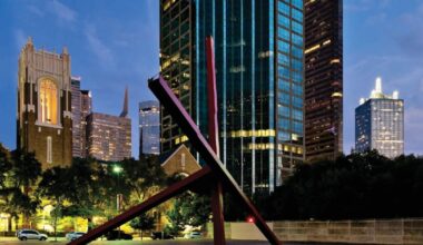 Luxury hotel chain owner buys downtown Dallas office tower