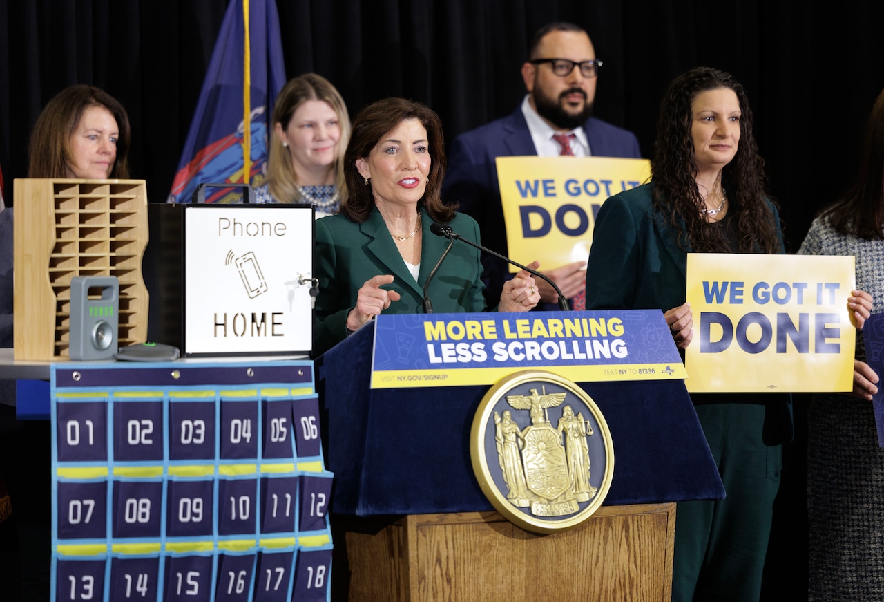 Hochul cellphone ban