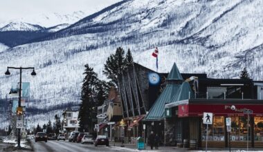 Jasper residents hoping for Christmas miracle as snow shutters Icefields Parkway