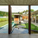 © Alessandro Kusuki House in Vinhedo / Apiacás Arquitetos - Image 4 of 23