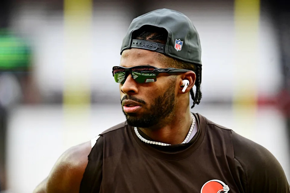 Cleveland Browns quarterback Shedeur Sanders (12) warms up before an NFL gameKen Blaze-Imagn Images