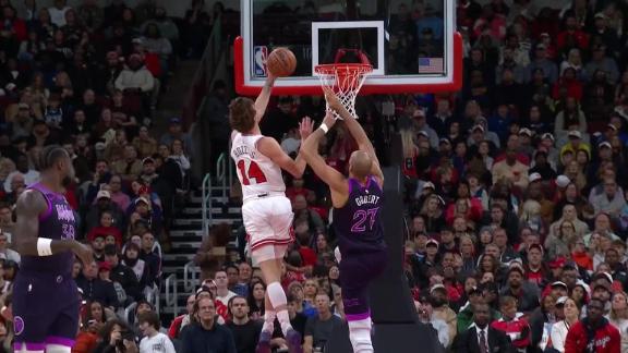 Reid scores 33 points, T-Wolves rout Bulls 136-101 after Chicago loses White, Giddey to injuries