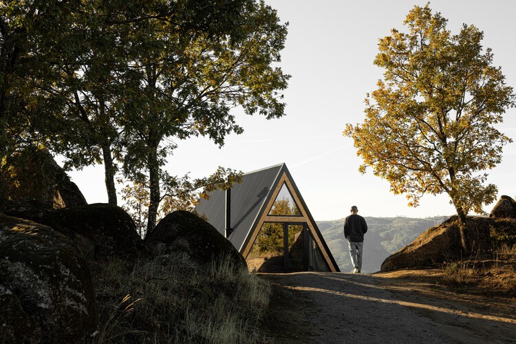 Mountain Shelters / Filipe Pina - Exterior Photography
