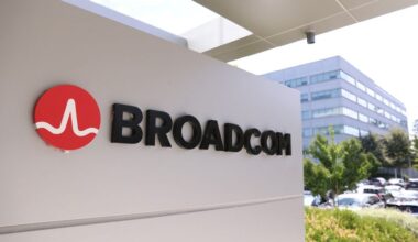 Broadcom forecasts upbeat quarterly revenue on AI chip demand