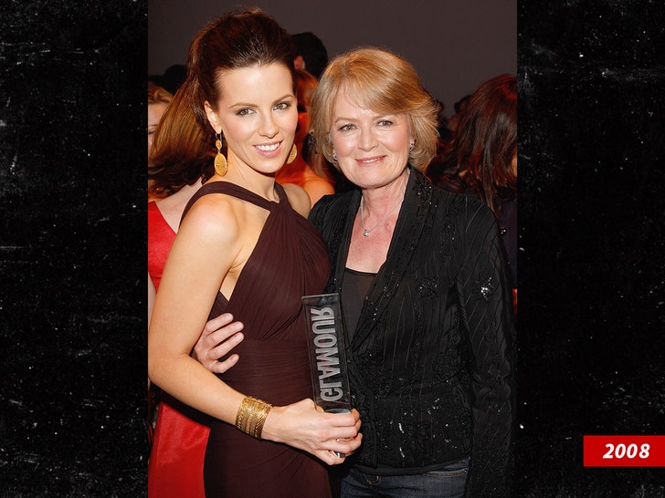 kate beckinsale judy loe mom sub getty swipe 2