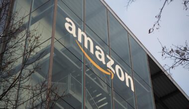 Amazon reportedly considering ending ties with the US Postal Service