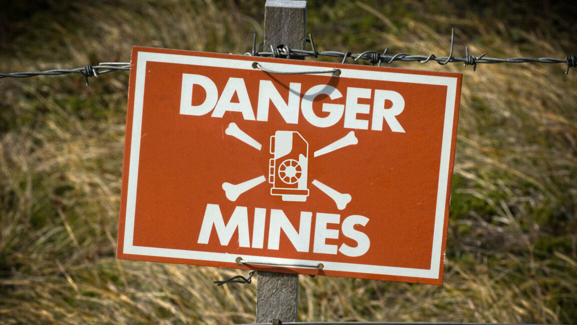 We asked four AI coding agents to rebuild Minesweeper—the results were explosive